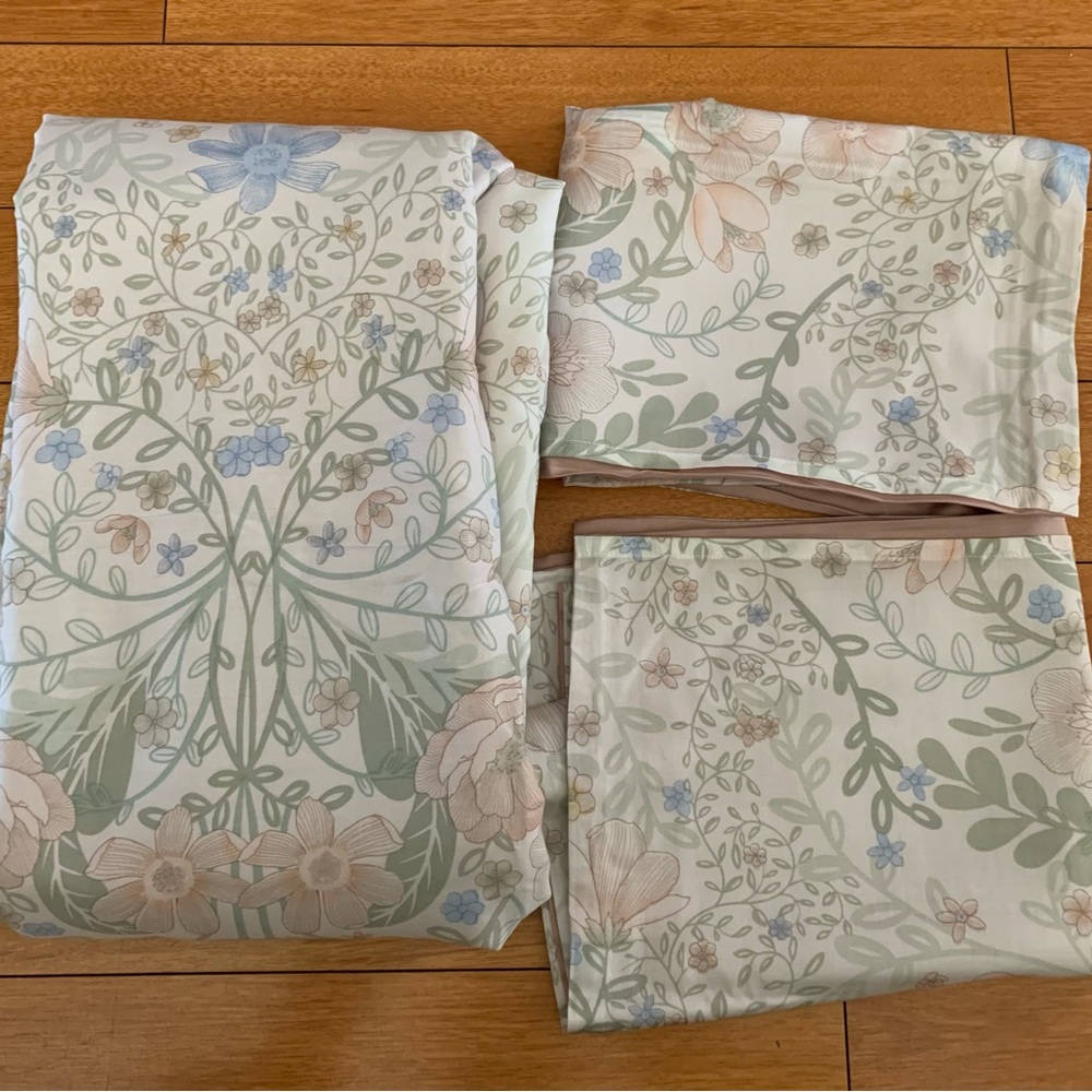 3 piece Floral Zipper Sheet topper, 1- 82”x97” zipper sheet/ 2- 20”x30 PC. New